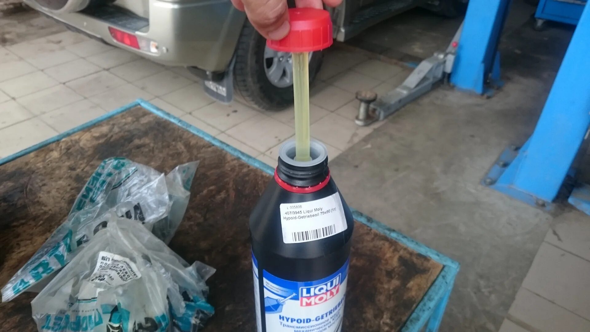 Замена масла паджеро 2. Масло в раздатку Паджеро 3 3.2 дизель. Liqui Moly 3946. Масло в раздатке Pajero 4. Масло в раздатку Pajero Sport 3.