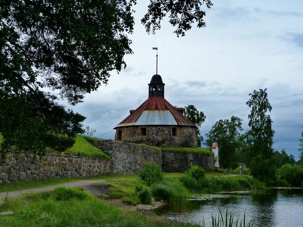 приозерск ленинградской области с высоты птичьего полета. крепость вуоксы в приозерске. сайт приозерск ленинградской. музей крепость корела, г. церковь всех святых крепость корела.