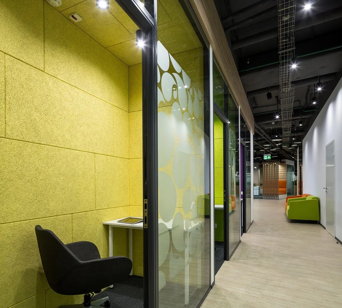 панели 15 мм. угол пвх ideal 15х15х2700 мм орех. меламиновая щелевая панель.