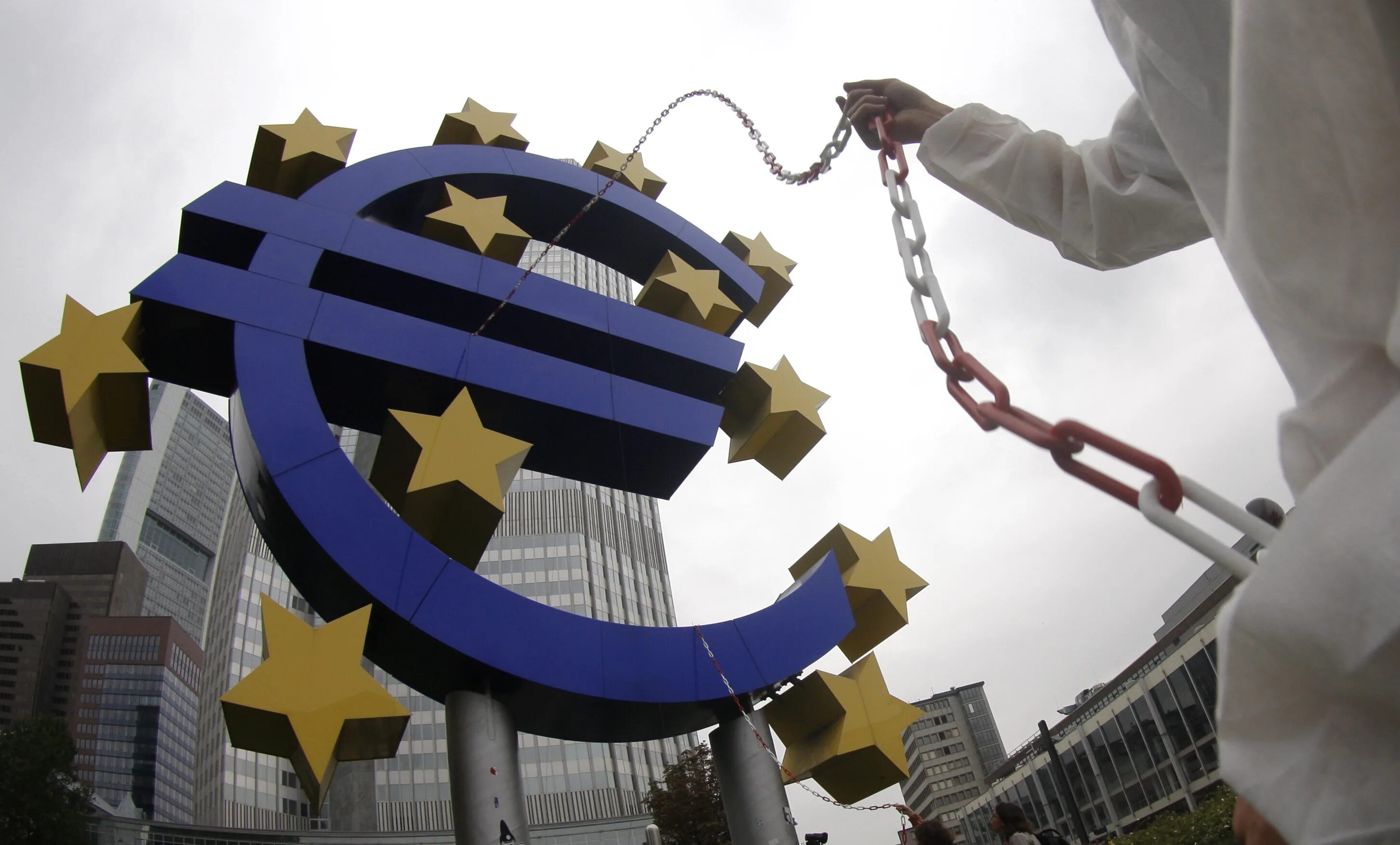 Раскол Евросоюза ЕС. ЕС кризис. Экономический кризис Евросоюз. Экономический крах Евросоюза.