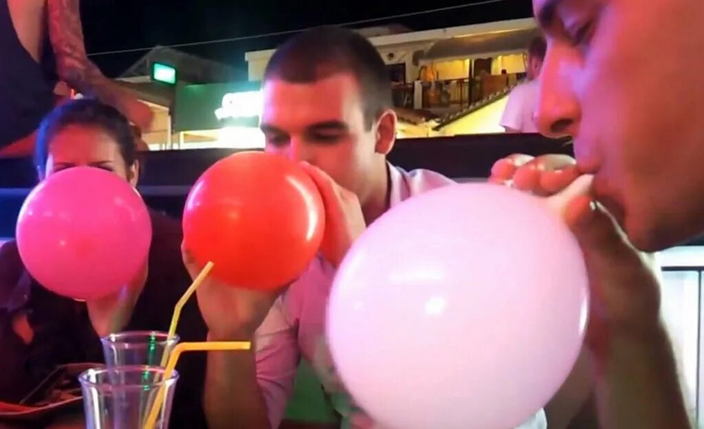 увеселительный газ. закись азота веселящий газ. шары с веселящим газом. увеселительный газ. веселящий газ.