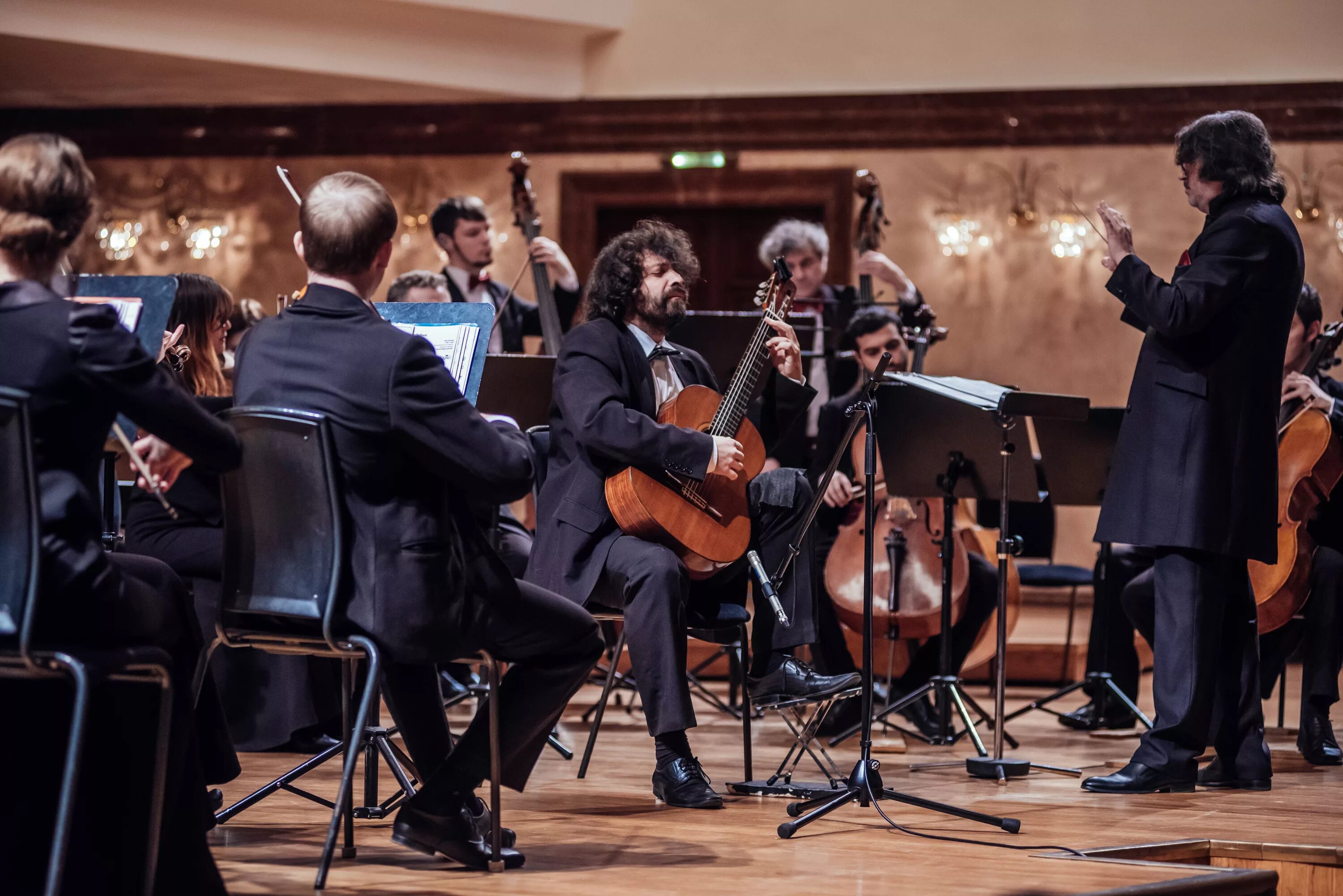 La orchestra. Ля Примавера Казанский камерный оркестр. Ла Примавера оркестр Казань. Казанский камерный оркестр la Primavera состав оркестра. Казанский государственный камерный оркестр la Primavera здание.