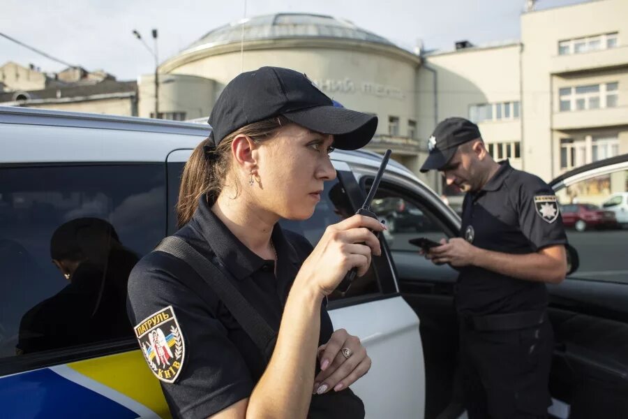 Ювенальная полиция Украина. Jewish policewoman. Policeman policewoman.