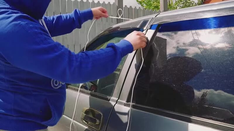 замок автомобиля. открытые двери авто. машина сама закрывает двери. машина сама закрывает двери. открывает дверь машины.