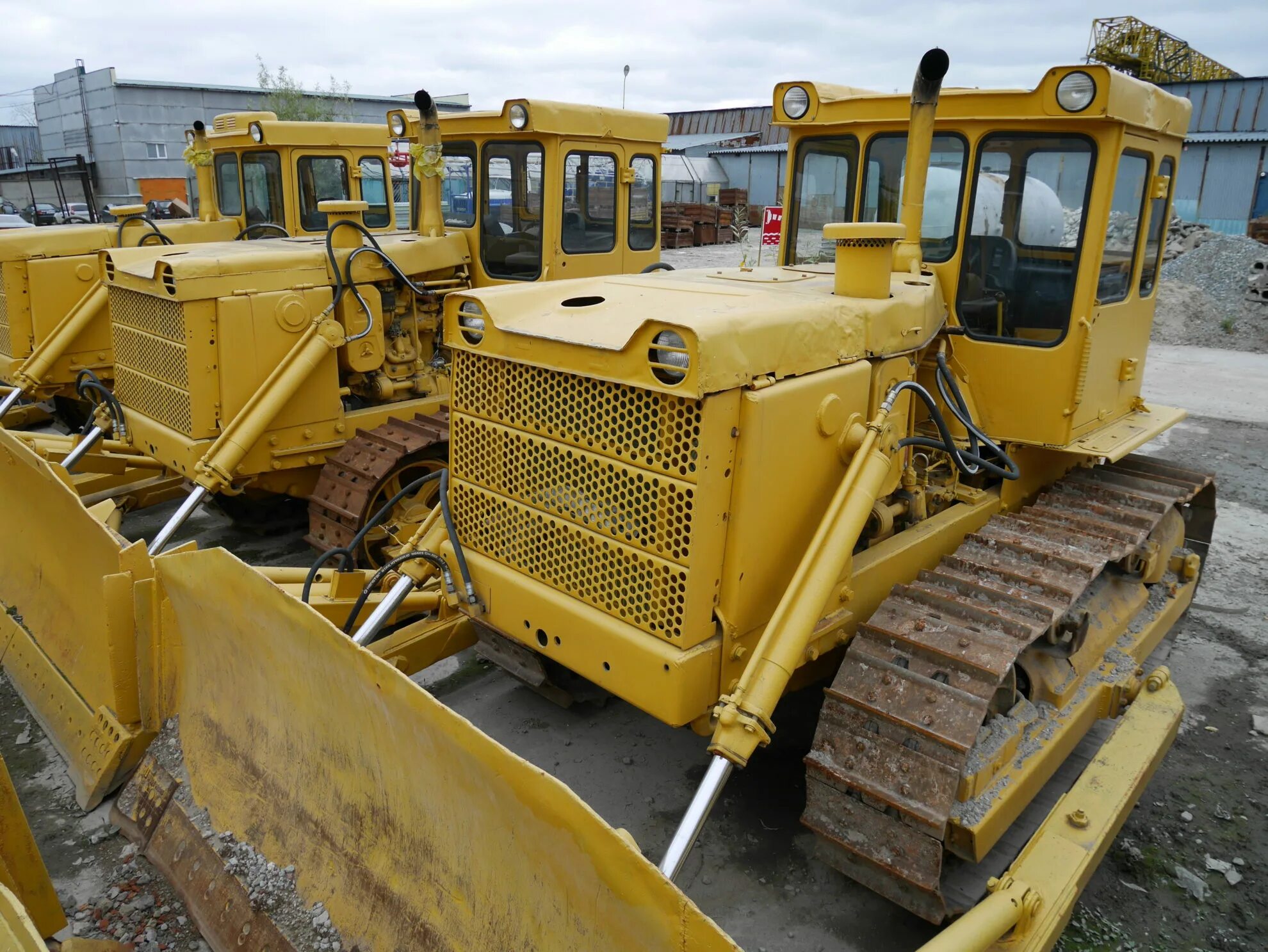 Бульдозер б у авито. Чтз 130 бульдозер. трактор чтз 170. трактор чтз 130. чтз 170 бульдозер.