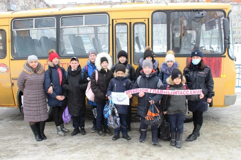 автобус для детей. автобус для экскурсии школьников. школьный автобус дети. американский автобус. школьный автобус.