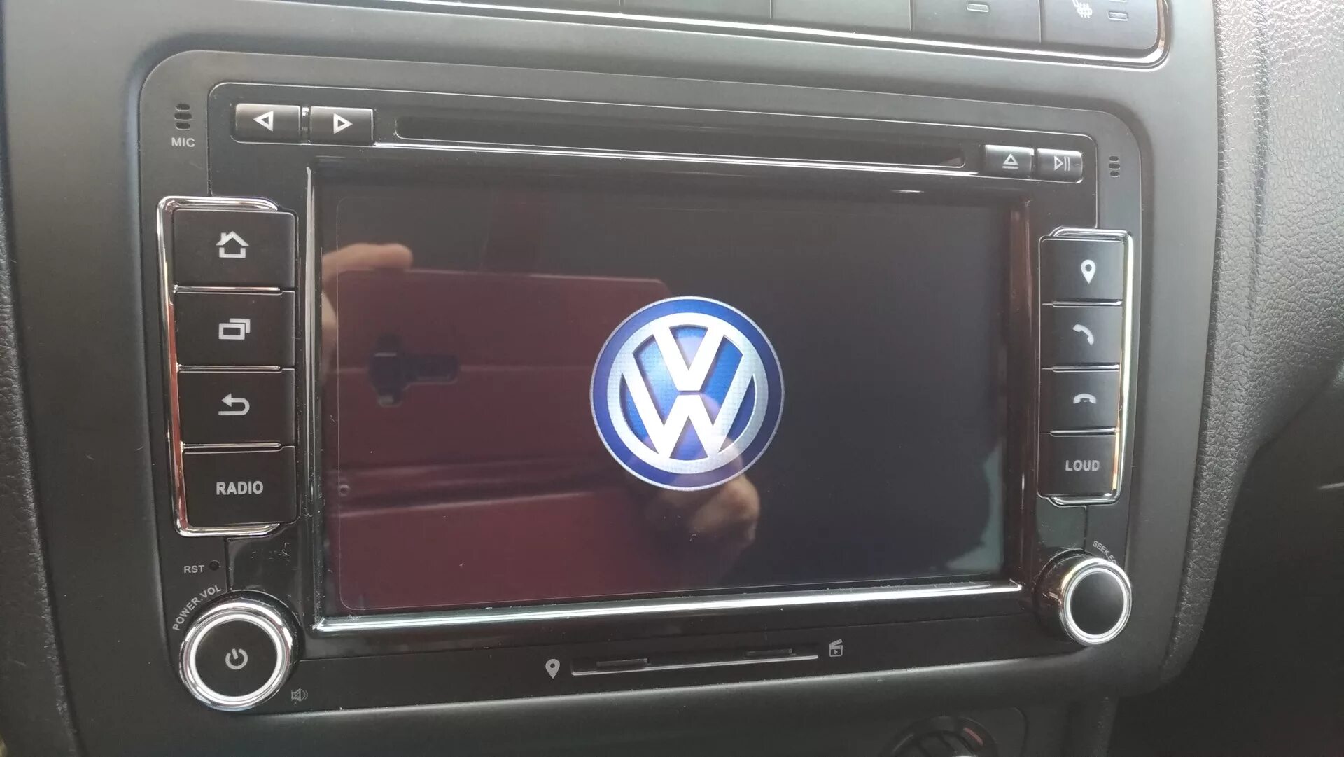 Магнитола для Volkswagen Polo sedan 2017. Штатная магнитола Volkswagen Polo 2020. Isudar автомагнитола Polo. Магнитола isudar VW Polo. Автомагнитола фольксваген поло