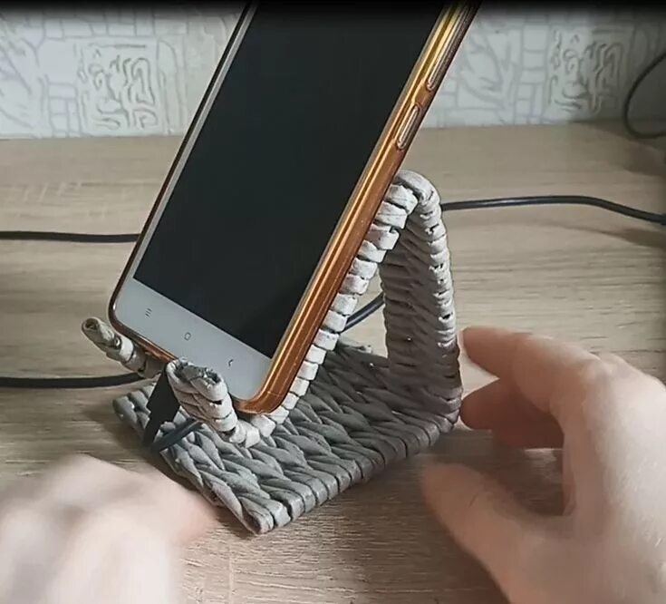 Как плести телефон. Плетение из резинок чехол для телефона oppo a78. Чехол для телефона из бисера. Как плести телефон. Станок для резинок для плетения.