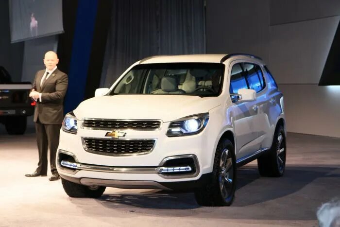 Шевроле трейлблейзер поколения. Chevrolet trailblazer 2022. Chevrolet trailblazer 2023. Chevrolet trailblazer 2022 1.3. Новый Шевроле trailblazer.