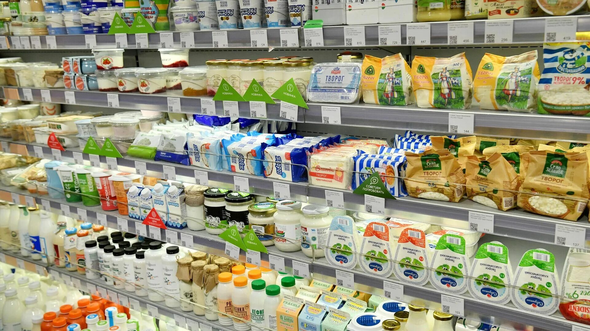 Российские продукты. Молочные продукты в магазине. Отечественных продовольственных товаров. Российские продукты питания.