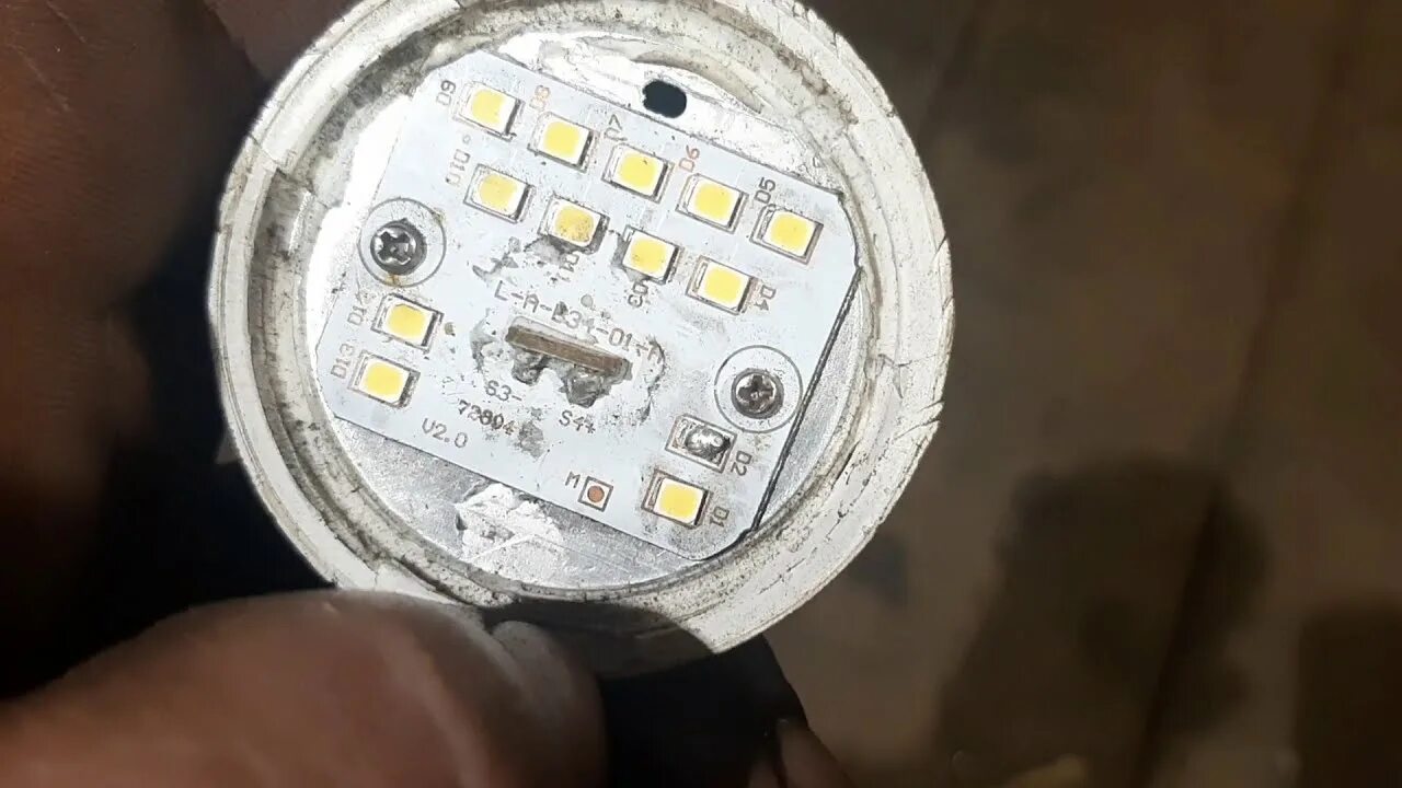 Ошибка светодиодных ламп. Отремонтировать диодную лампочку на 220 вольт. Отремонтировать светодиодную лампу 220 вольт. Ремонтируем диодную лампочку 220 вольт. Неисправности светодиодных ламп на 220 вольт.