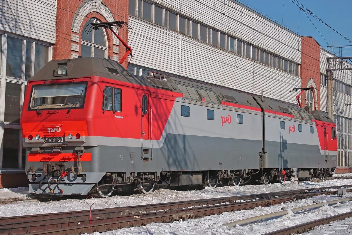 Локомотив 2эс6. Электровоз синара 2эс6. 2эс6 002 электровоз. электровоз 2эс6 синара кабина.