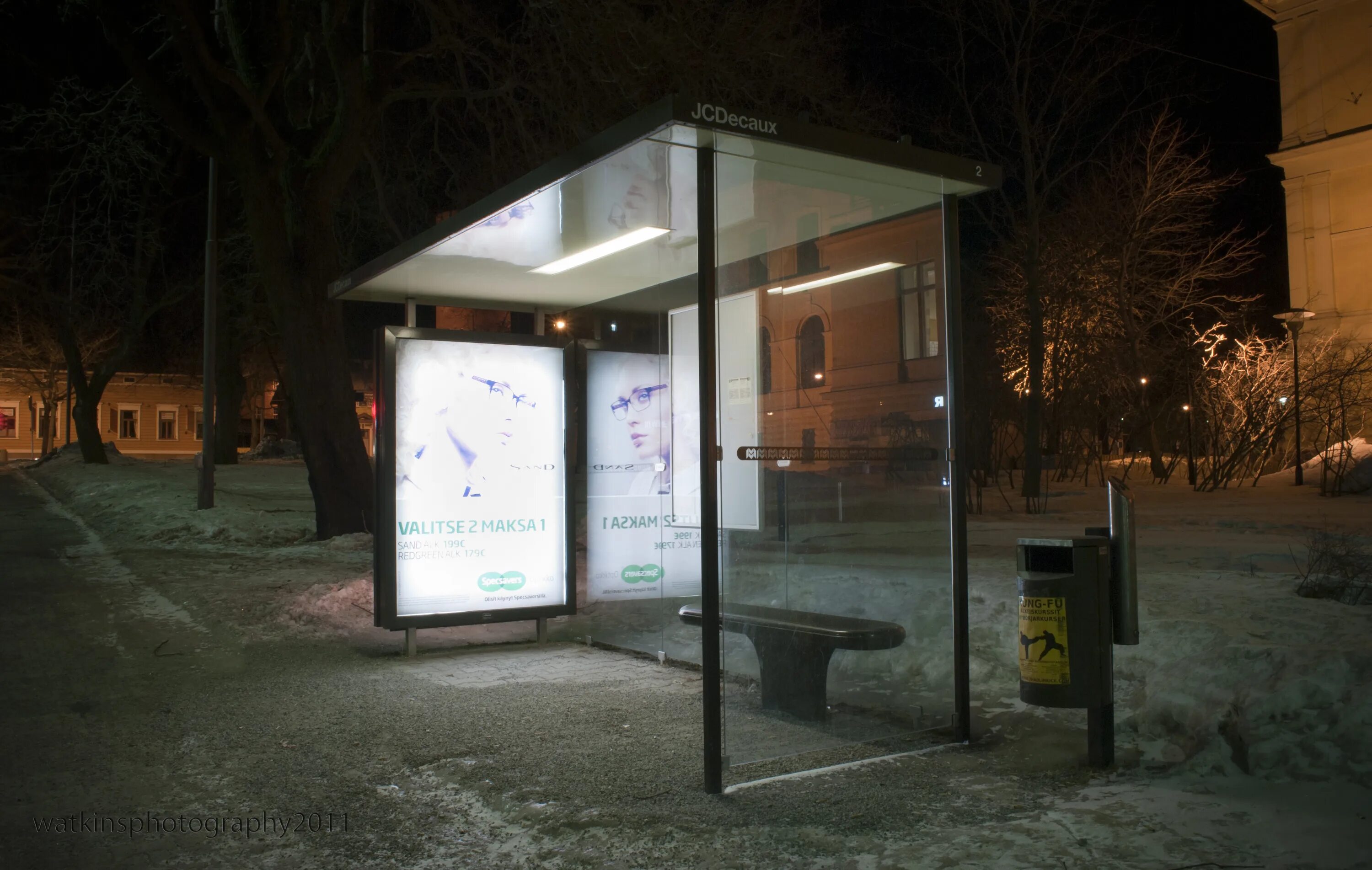 Остановка зимой. Остановка вечером. Автобусная остановка ночью. Автобусная остановка зимой.