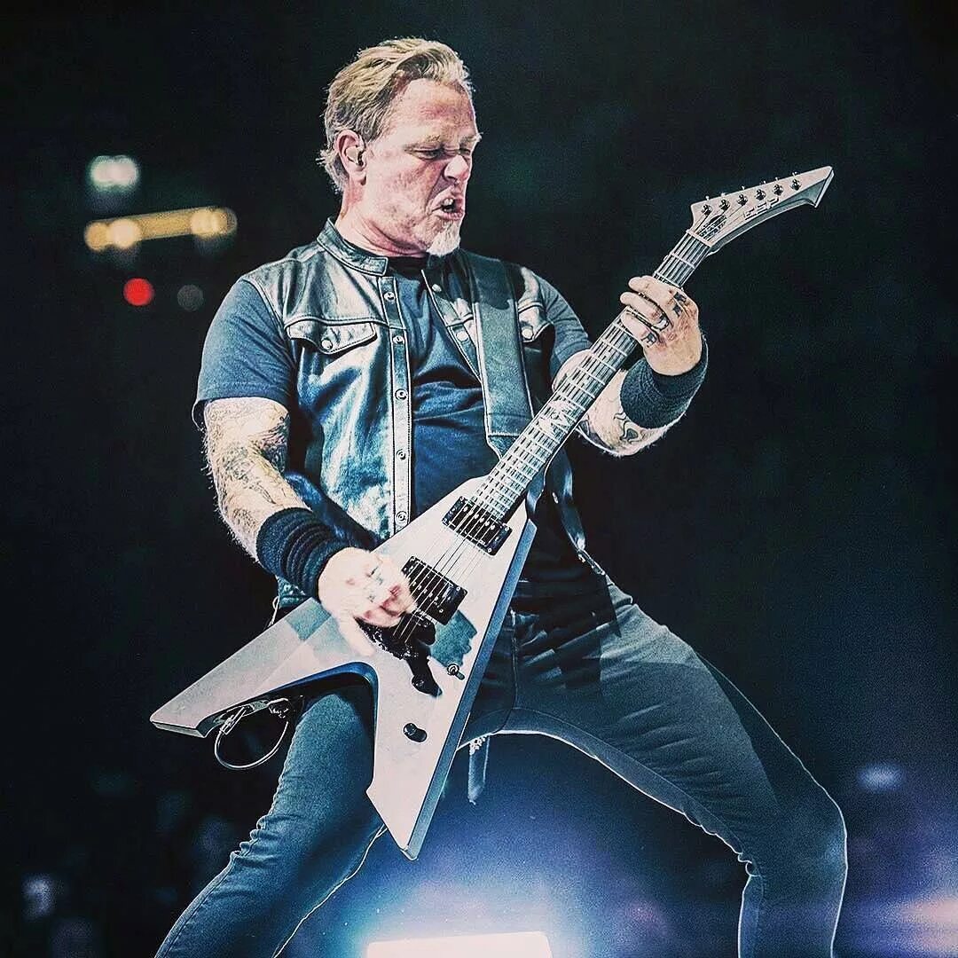 Группа электрогитара. Hetfield Metallica гитара. Металлика гитары Хэтфилда.