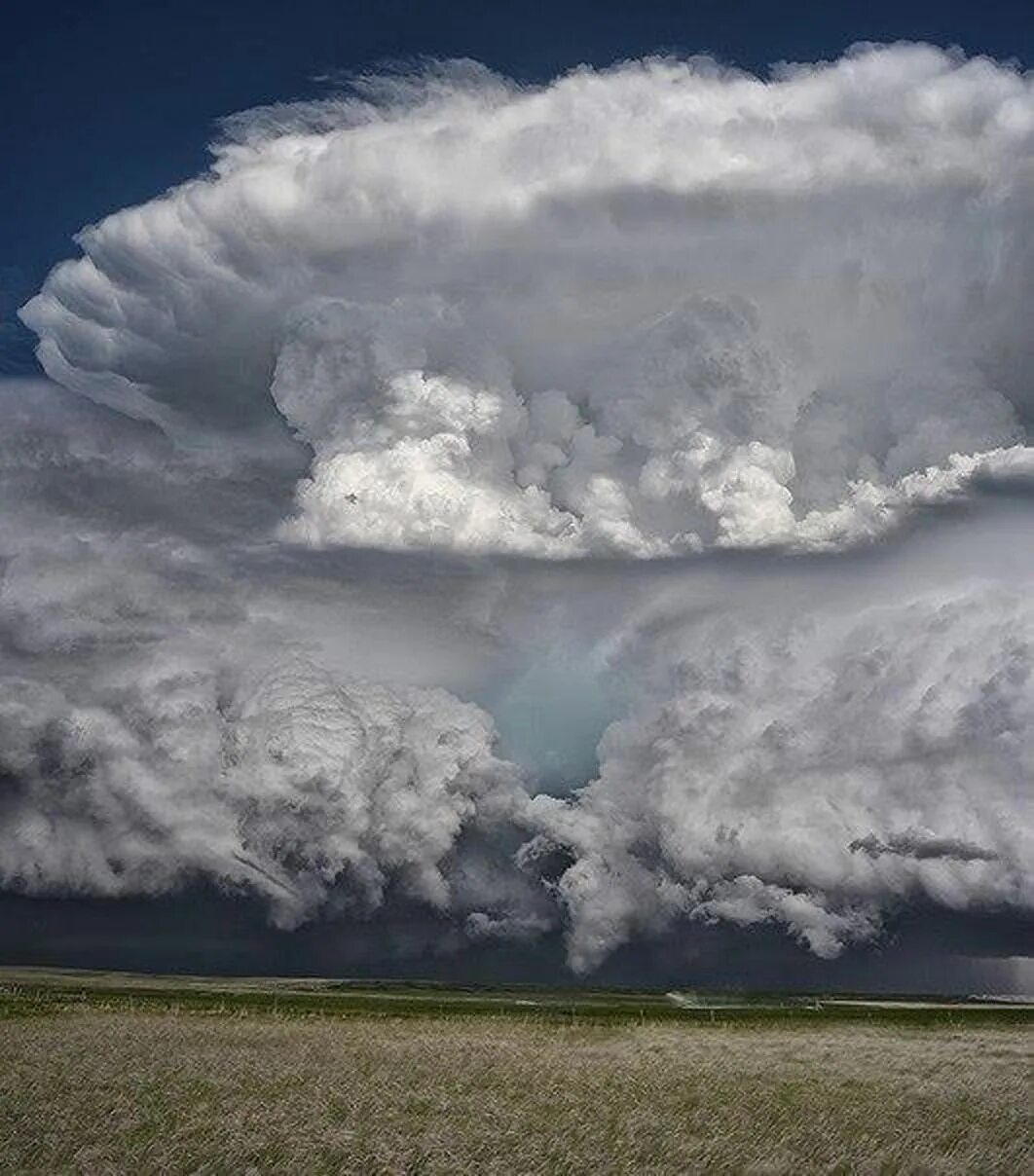 Суперячейка с Торнадо. Кучевые дождевые облака. Торнадо (суперсмерч) / Supercell / 2023. Кумулонимбус. Громадная туча