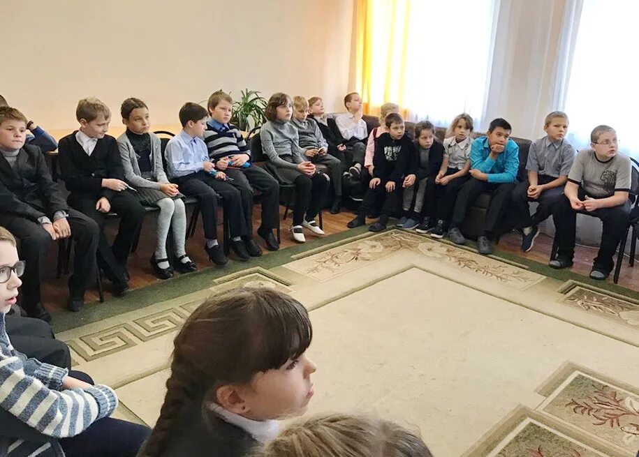 Махачкала школа интернат для слабослышащих. Школа для глухих и слабослышащих детей в москве. Школа интернат для глухих детей нижний новгород. Слабослышащие дети в школе. Интернат для слабослышащих детей в.