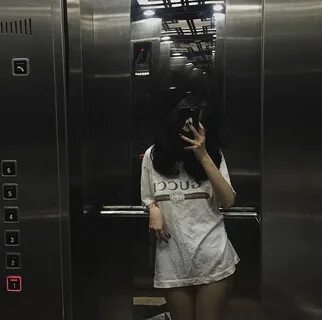 Азиатку в лифте