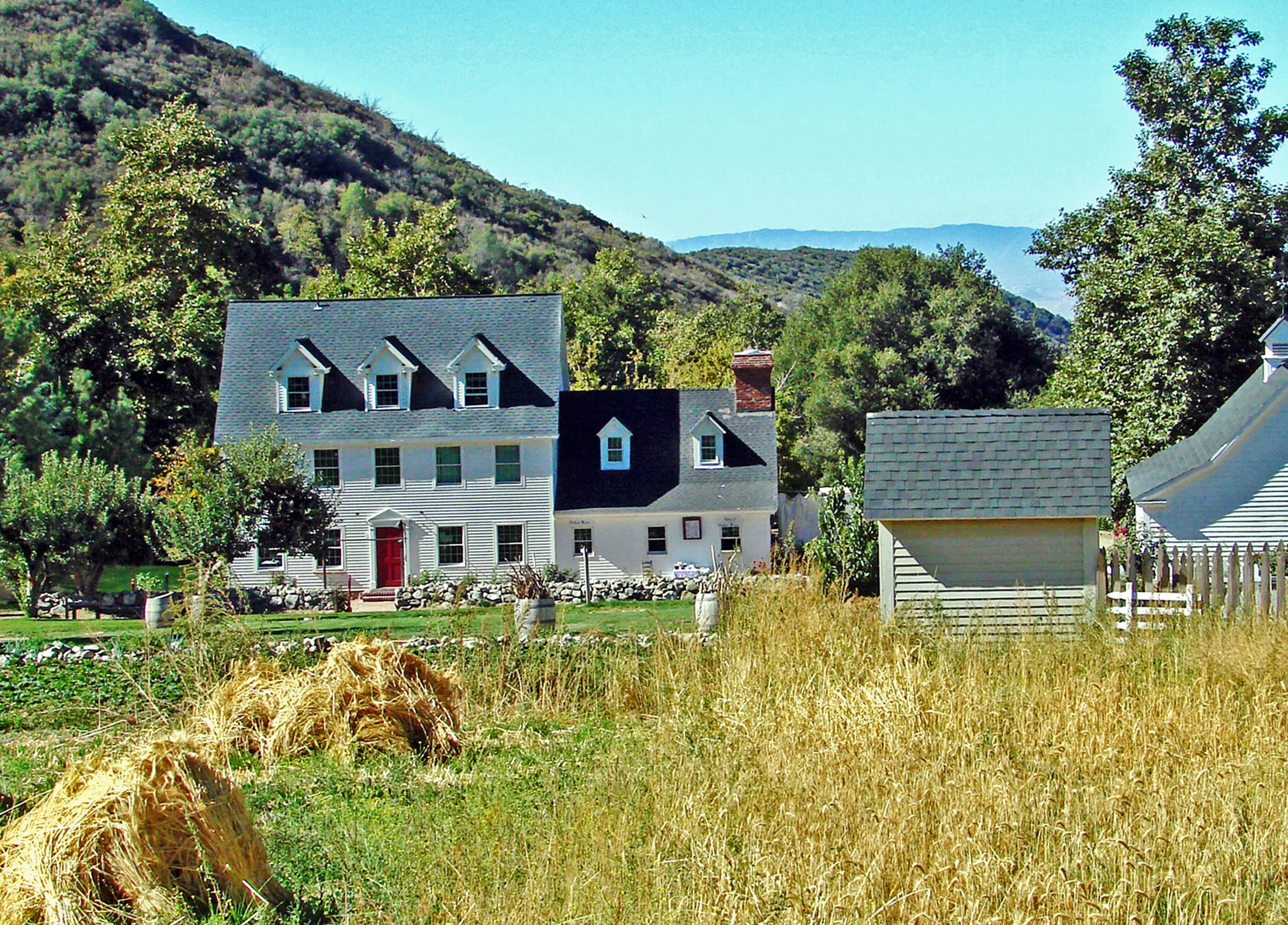 Виктория британская колумбия дома. Claremont school district для взрослых. Pomelo restaurant, burlington icecream 2049 pine st, burlington, on l7r 1e9, canada. Виктория форт стрит. Ca 9.