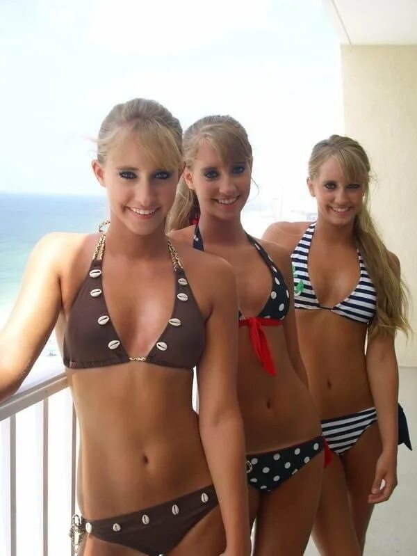 Sister very hot. Sister very hot. Пятничные девушки. Софи джианнамор. Селфи молоденьких девушек.