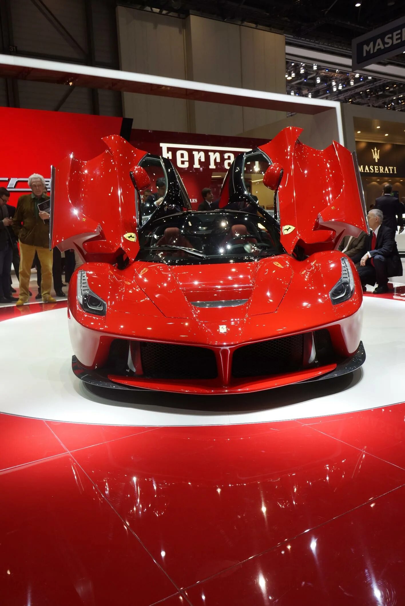 Выпуск ferrari. Ferrari LAFERRARI. Ferrari LAFERRARI 2013. Феррари ла Феррари 2021. Машина Ferrari LAFERRARI.