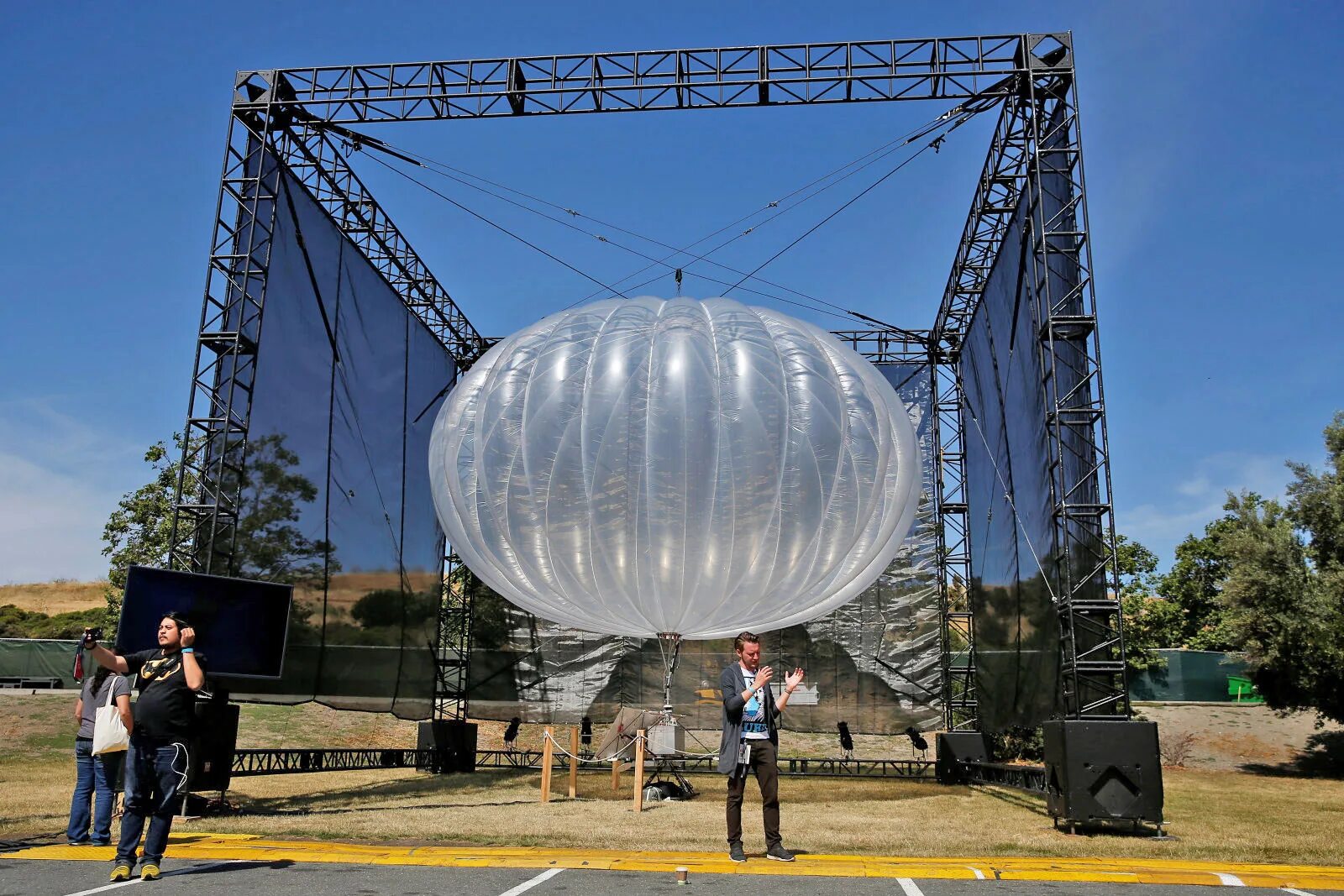 Проект на шаре. Project Loon. Интернет с воздушного шара. Аэростат фото. Шары Loon.