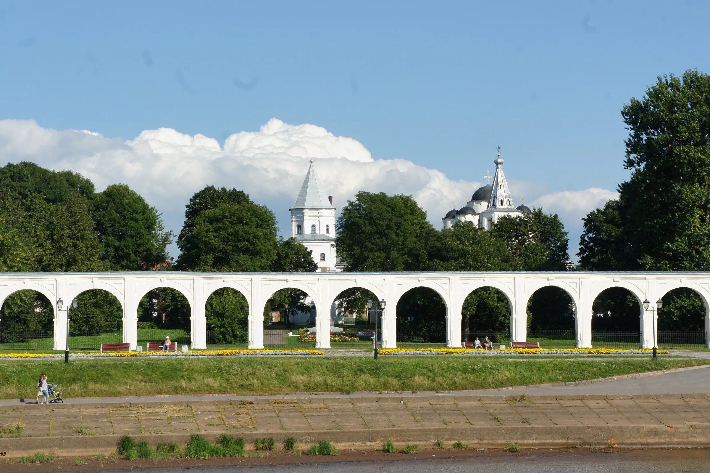 Фото торговой стороны великого новгорода. Ярославово Дворище Великий Новгород. Ярославово Дворище Великий Новгород торговая сторона. Аркада Гостиного двора (Ярославово Дворище).