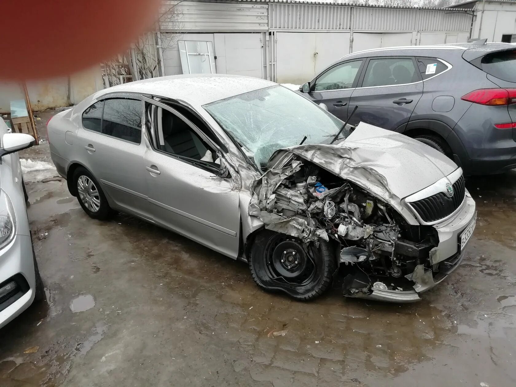 Битое авто. Битые нижний новгород. Mitsubishi lancer 9 2006 битый. Битые машины. Битая машина.