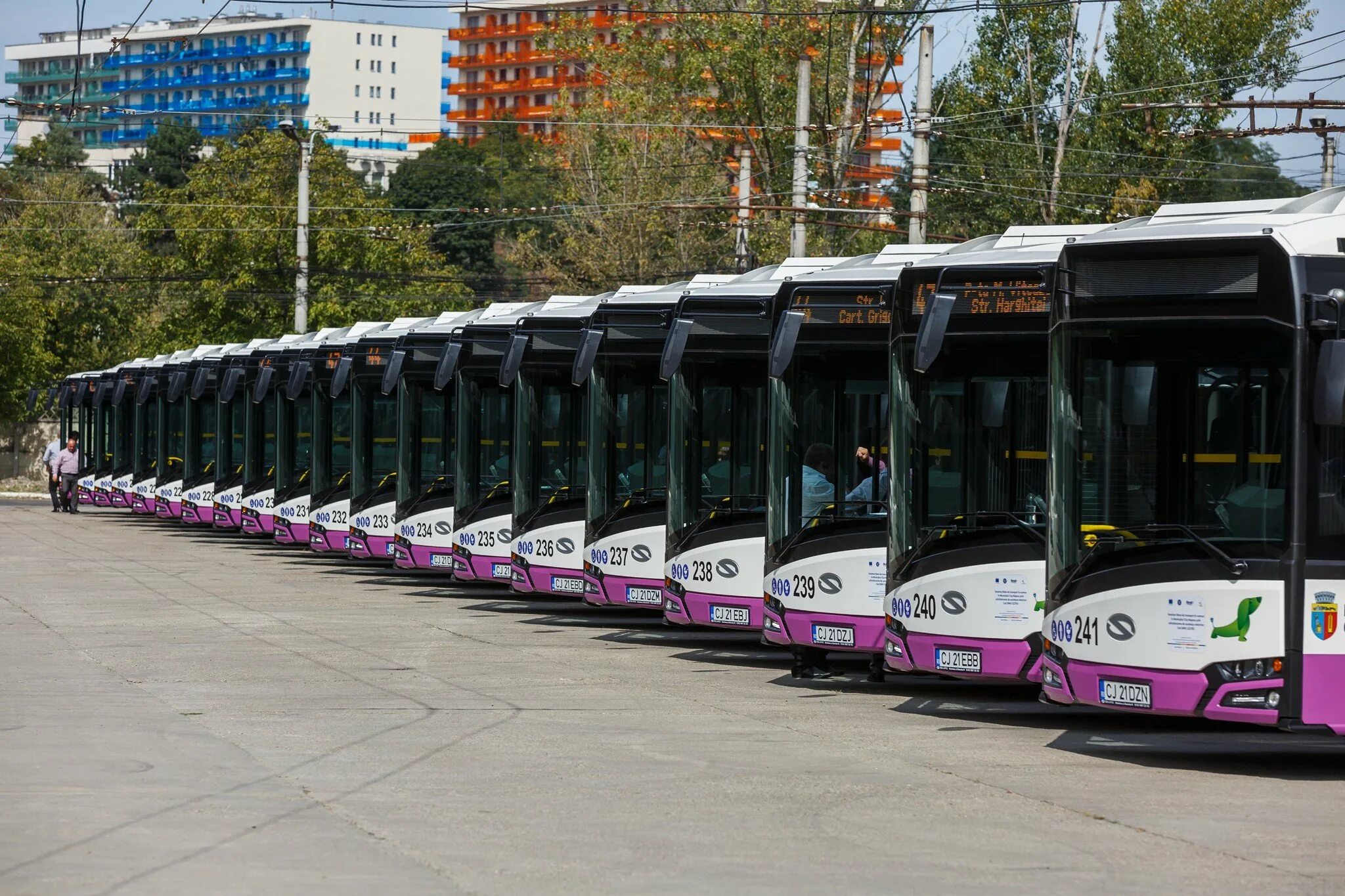 Общественный трансопр. Современный общественный транспорт. Автобус общественный. Транспорт Москвы.