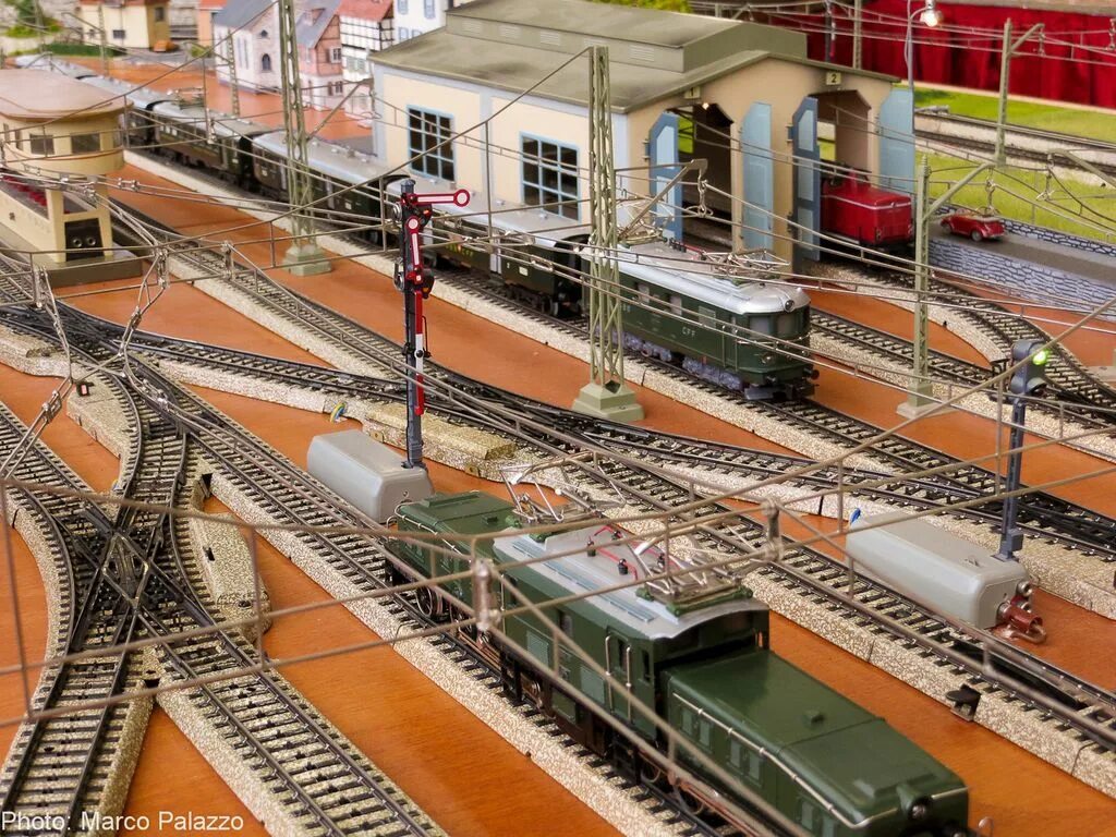 Модели с железной дорогой. Железная дорога модель трейн. Макеты железных дорог. Моделирование железной дороги. Игрушечные железные дороги.