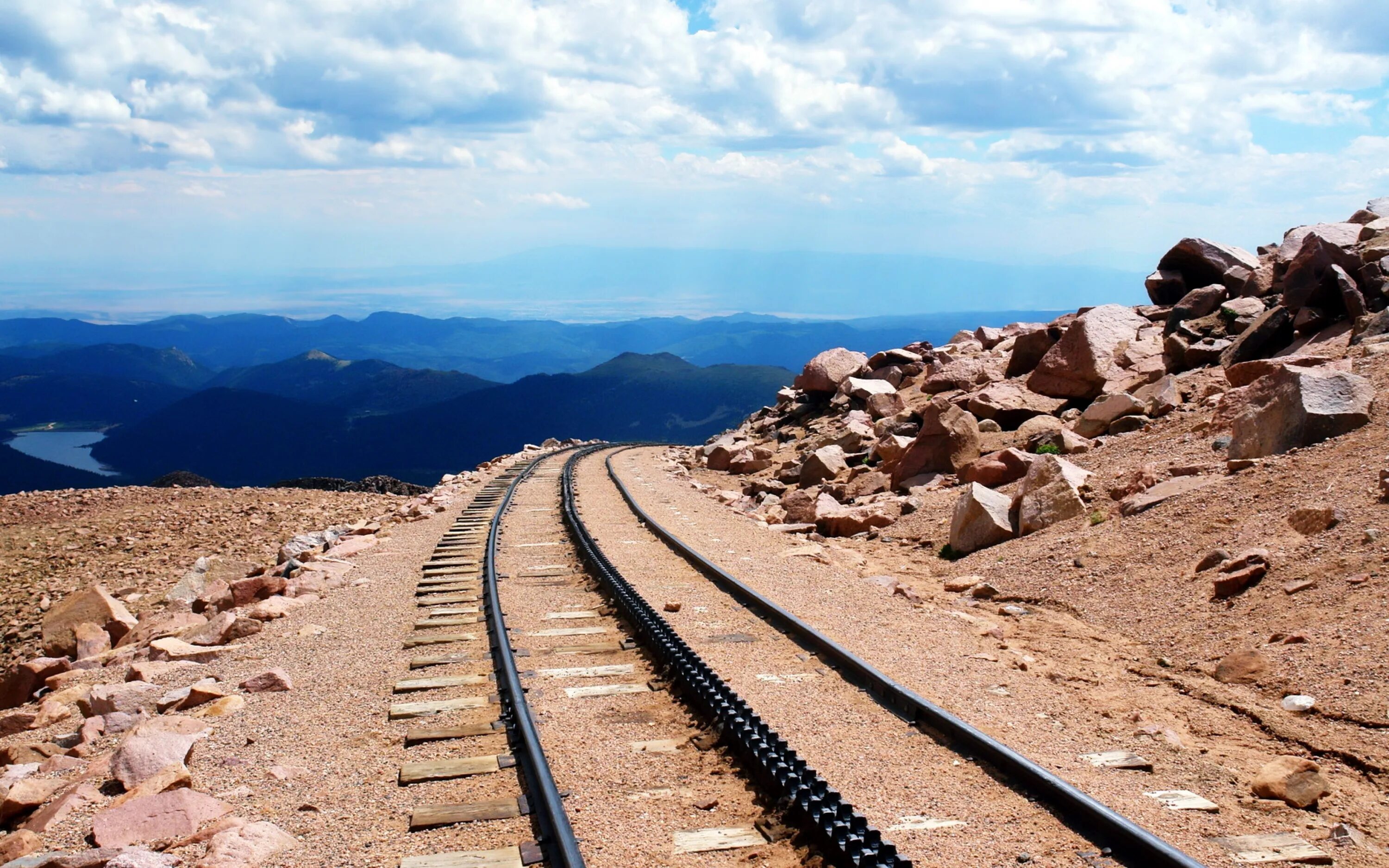 Централ Пасифик железная дорога. ЖД пути. Железная дорога в пустыне. ЖД В горах.