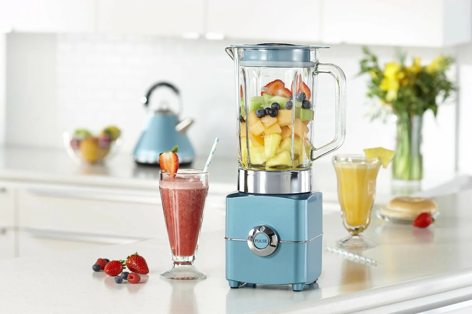 Как выбрать блендер стационарный. Блендер Blender Smoothie. Блендер для смузи Philips. Фрукты в блендере. Лучший блендер для смузи 2020.