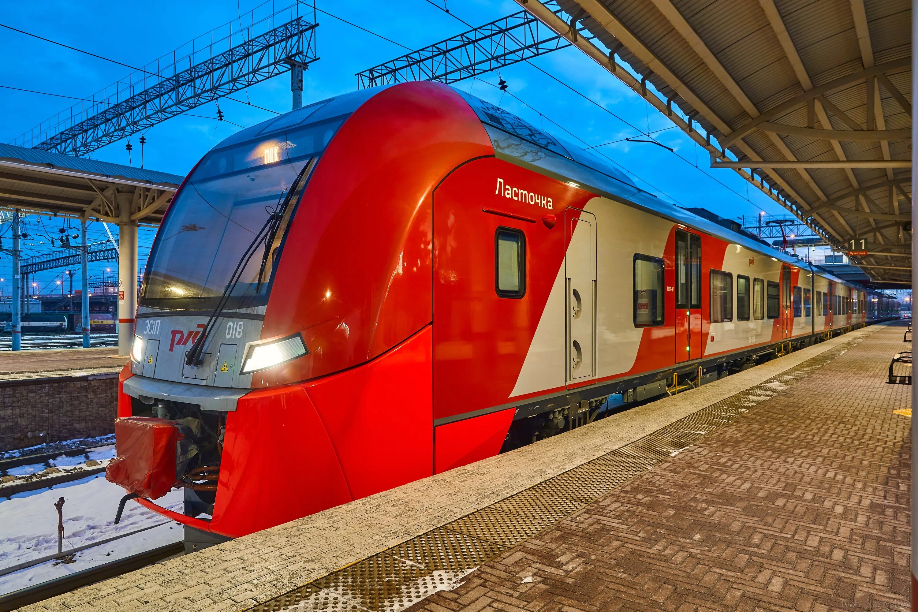 Челябинск санкт петербург маршруты на карте. Магнитогорск санкт петербург поезд. Поезд калуга санкт-петербург. Ласточка челябинск карталы. Табличка на вагоне.