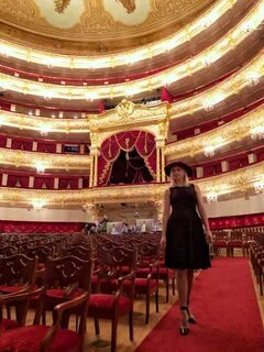 В чем ходят в большой театр