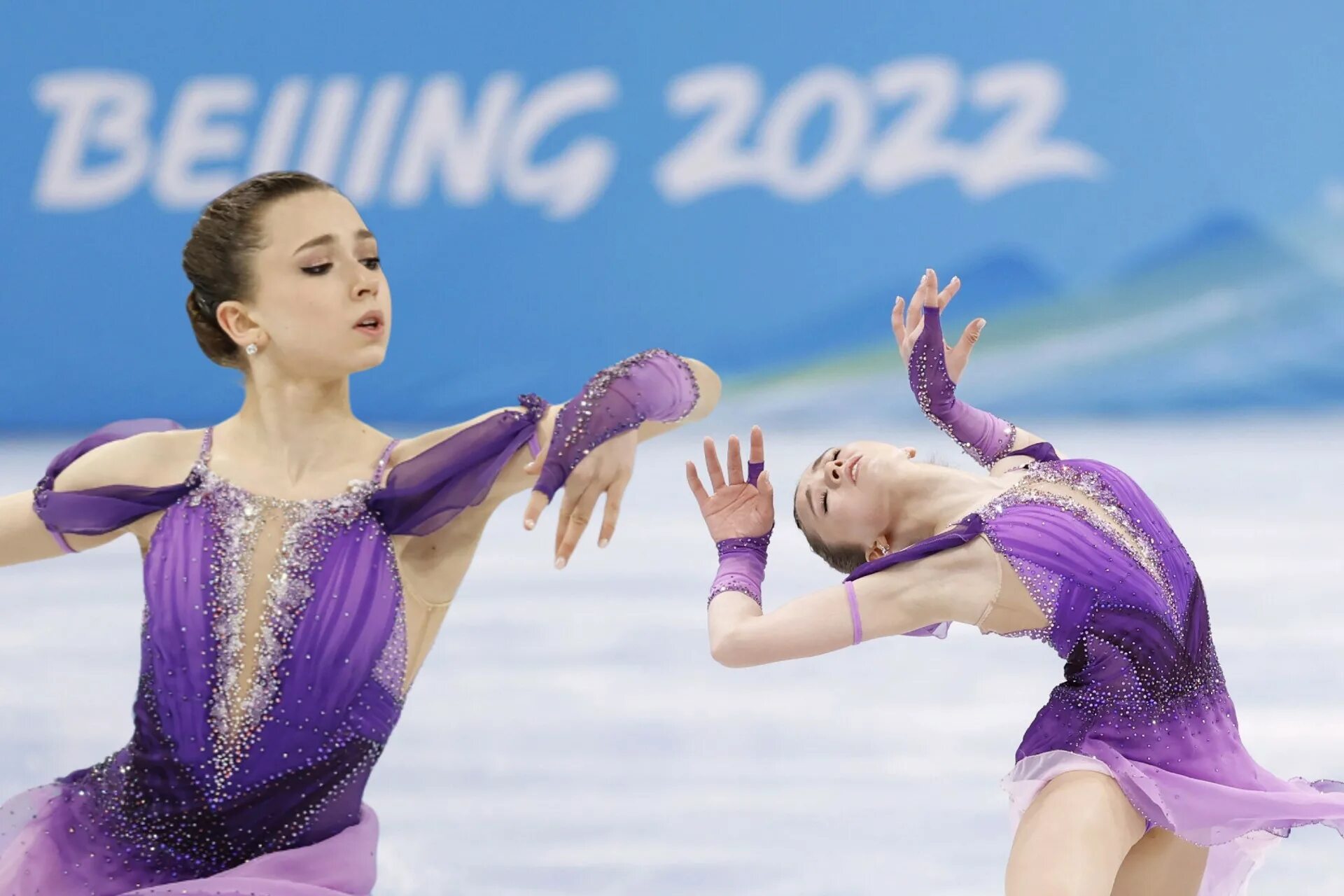 олимпиада 2022 камила валиева александра трусова. камила валиева разрешили. камила валиева пекин 2022. камила валиева в прыжке. камила валиева разрешили.