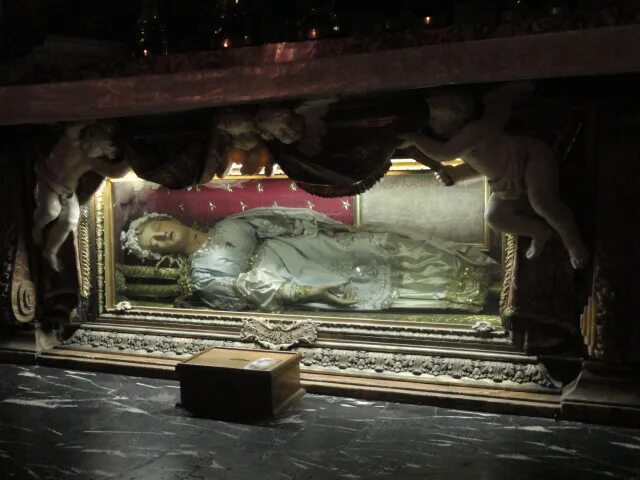 тисульская красавица принцесса спящая. саркофаг тисульской принцессы. тисульская жемчужина саркофаг. тисульский саркофаг. тисульский саркофаг.