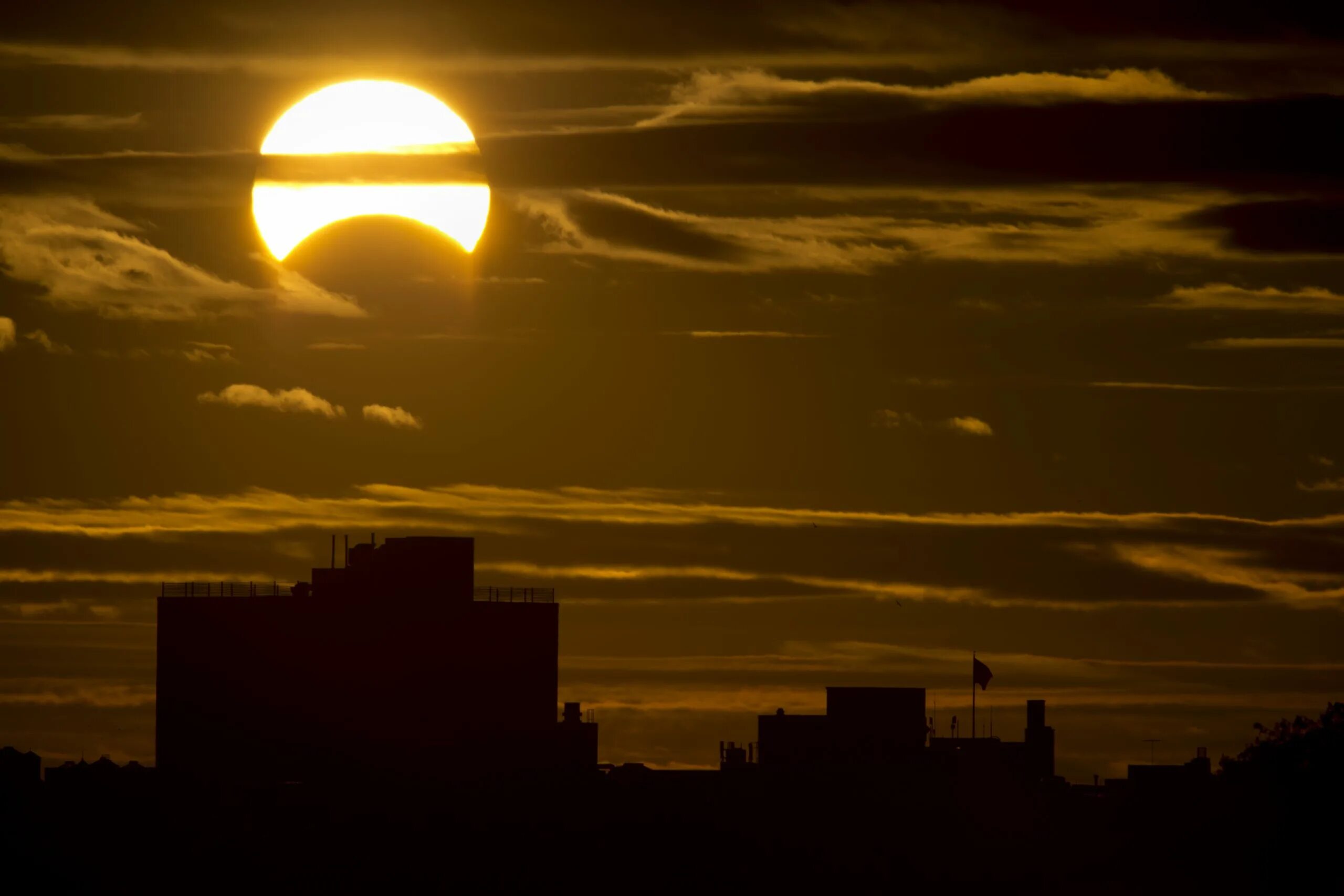 Солнечное затмение затмение. Solar Eclipse. Частичное затмение солнца. Солнечное затмение картинки