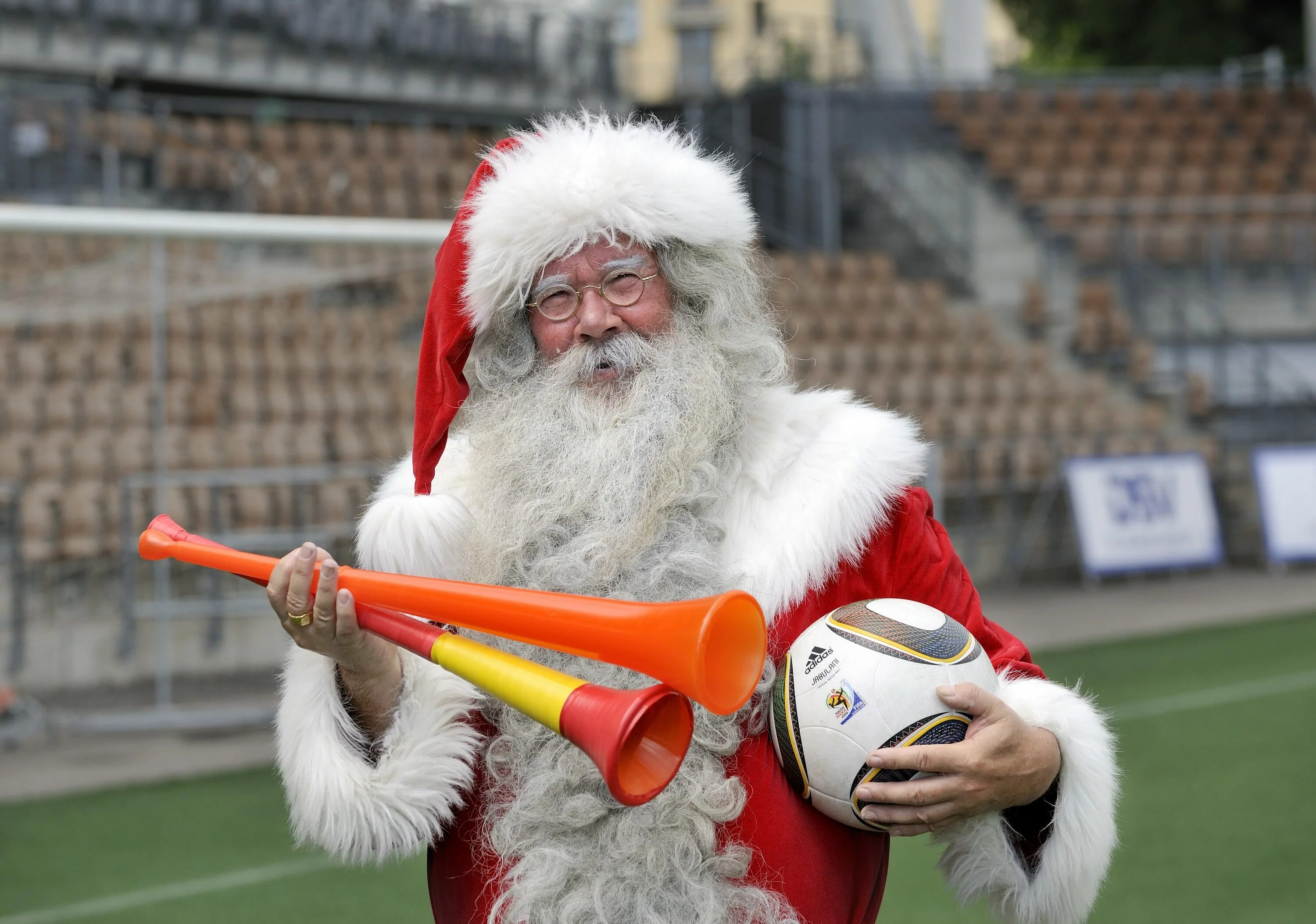 григорий павлович морозов. футболист морозу. спортивный дед мороз. футболист акулиничев виктор. дед мороз футболист.