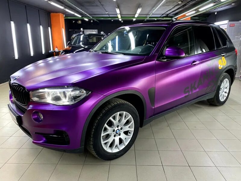 Bmw x5 цвета. BMW x5m фиолетовый. БМВ f3x фиолетовая. БМВ х5 фиолетовый хамелеон. BMW Imperial Blue x5 f15.