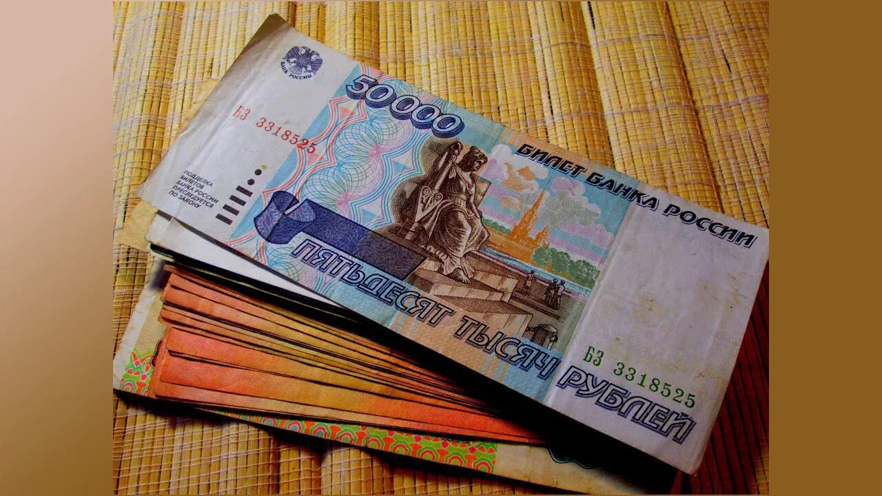 платы в рублях из года