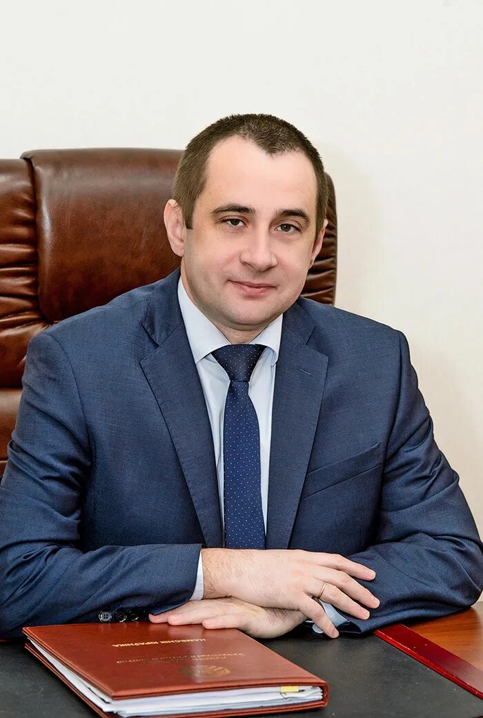 Заводской исполком. Площадь саратов заводской район. Военкомат на симбирцева саратов. Жилуновича 17 администрация заводского района. Здание администрации заводского района саратов.