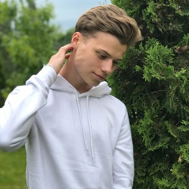 Янгер тик ток. Янгер дрим тим. Фото янгера. Янгер блоггер. Фото янгера.