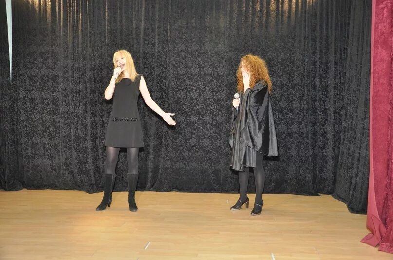 Алла пугачева гроза. Пугачева метелица. Алла пугачева и кристина орбакайте опять метель. Алла пугачева метель. Песня в исполнении аллы пугачевой опять метель.