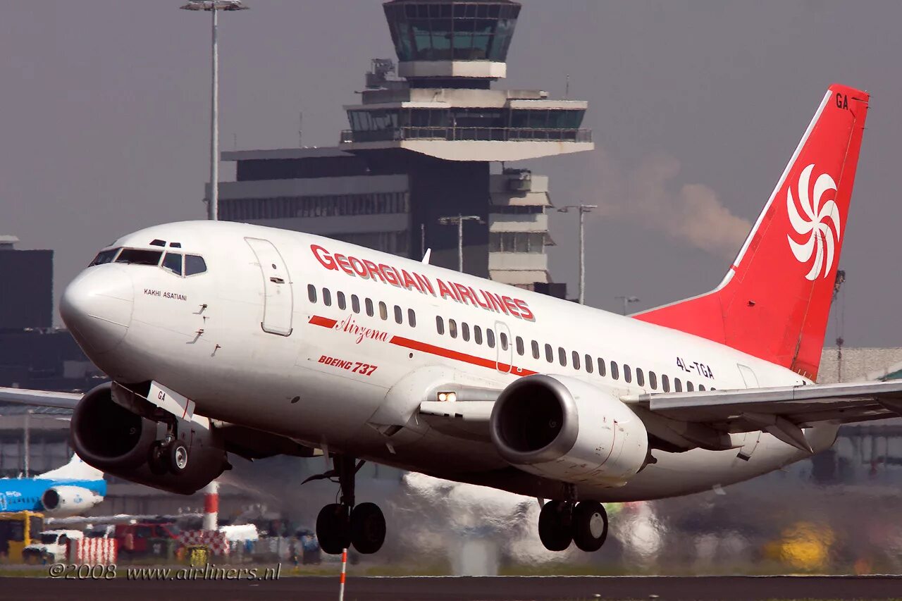 Самолет минск грузия. Georgian Airways Тбилиси. Georgian Airways Boeing 737. Боинг 737 грузинские авиалинии. Самолет Аирзена.