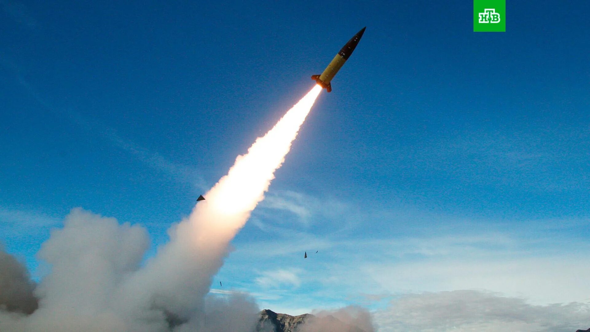 Mgm-140 atacms дальность. Mgm-140 atacms ракета. Уничтоженная рсзо himars фото. Ракеты большой дальности atacms. Ракеты politico.