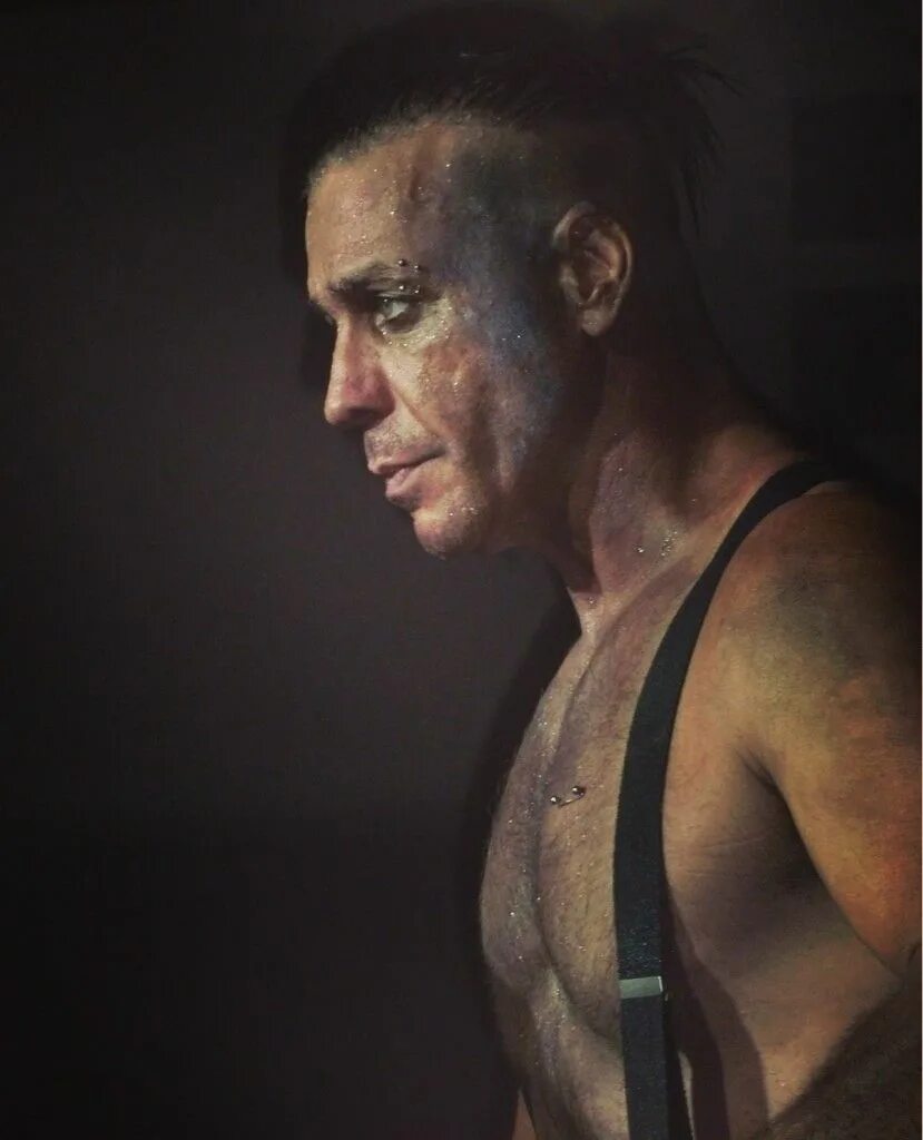 Тилль линдеманн в далекий край. Тилль линдеманн. rammstein тилль линдеманн. солист группы rammstein. молодой тиль тилль линдеманн.