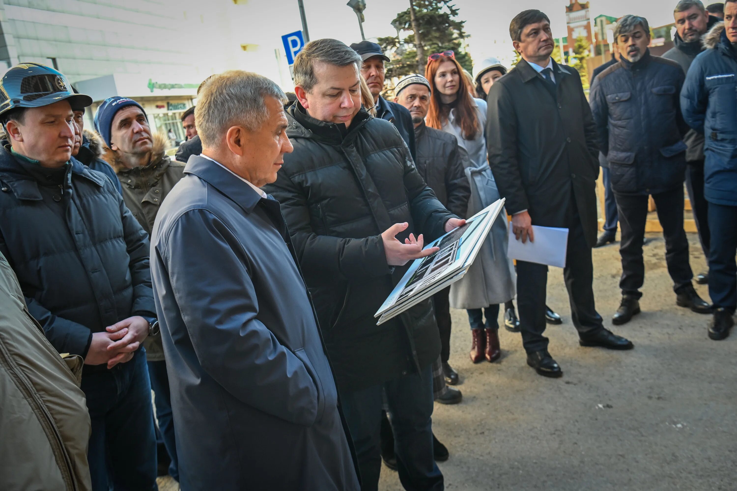 Эфир татарстан новости сегодня. Минниханов посетил. Посетил стройплощадку. Миниханов посетил промышленный парк Зеленодольска. Минниханов посетил ферму.