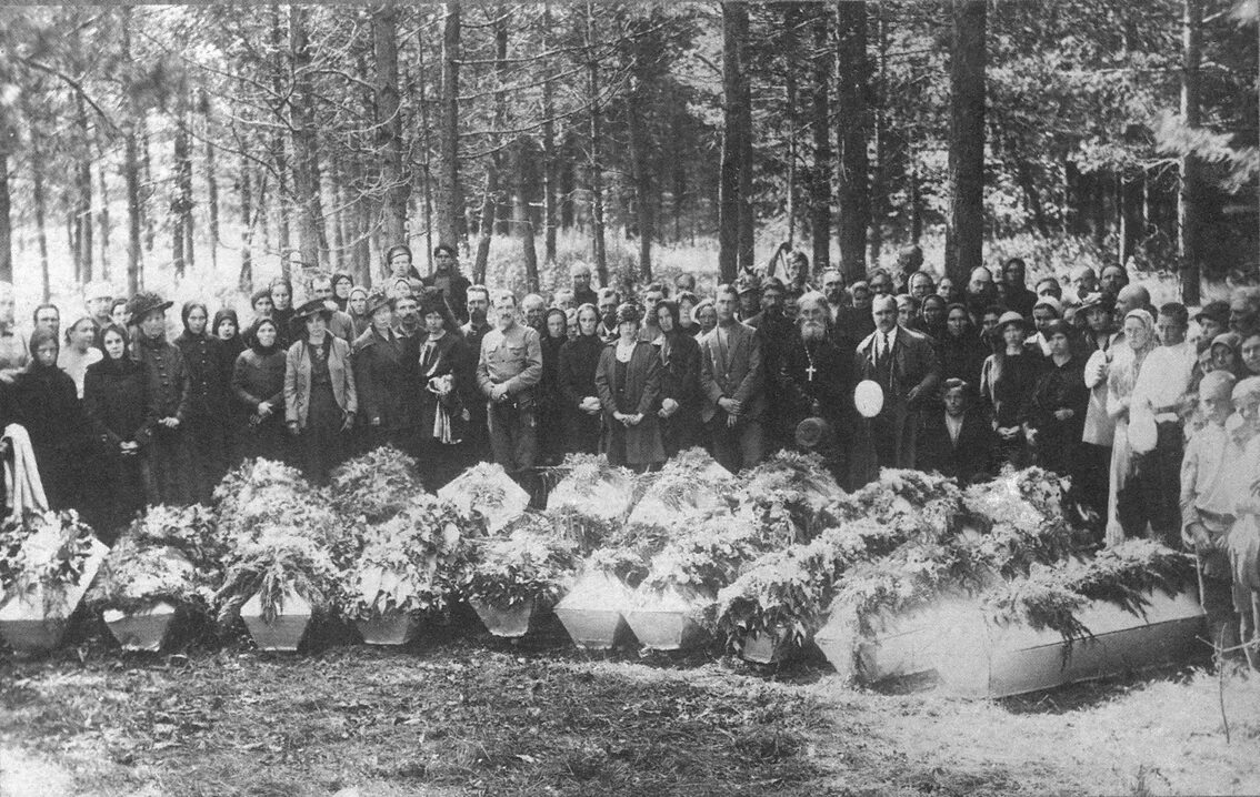 Золотая гора челябинск репрессии. Некрополь 2022. Где хоронили расстрелянных. Где хоронили расстрелянных. Раскопки расстрелянных захоронений.