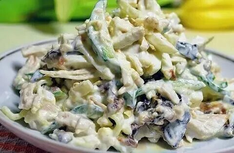 Курица с солеными огурцами и сыром