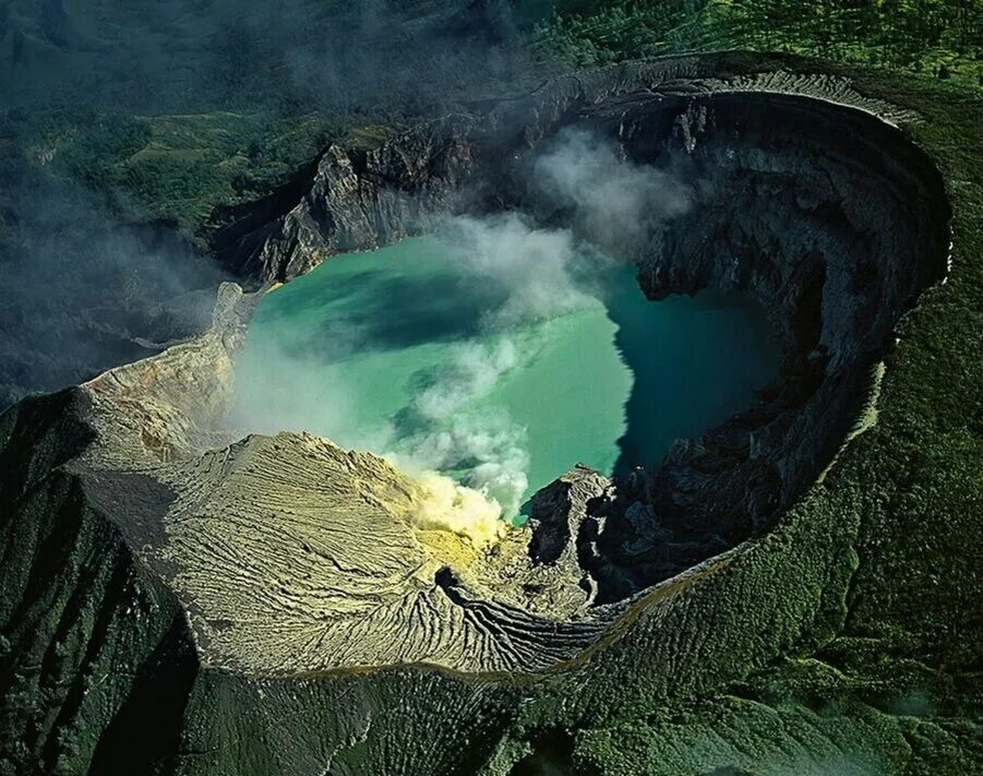 Нефритовое жерло. Нефритовое озеро урунгач. Китайские камнерезы нефрит. Музей нефрита в китае. Нефритовое жерло.