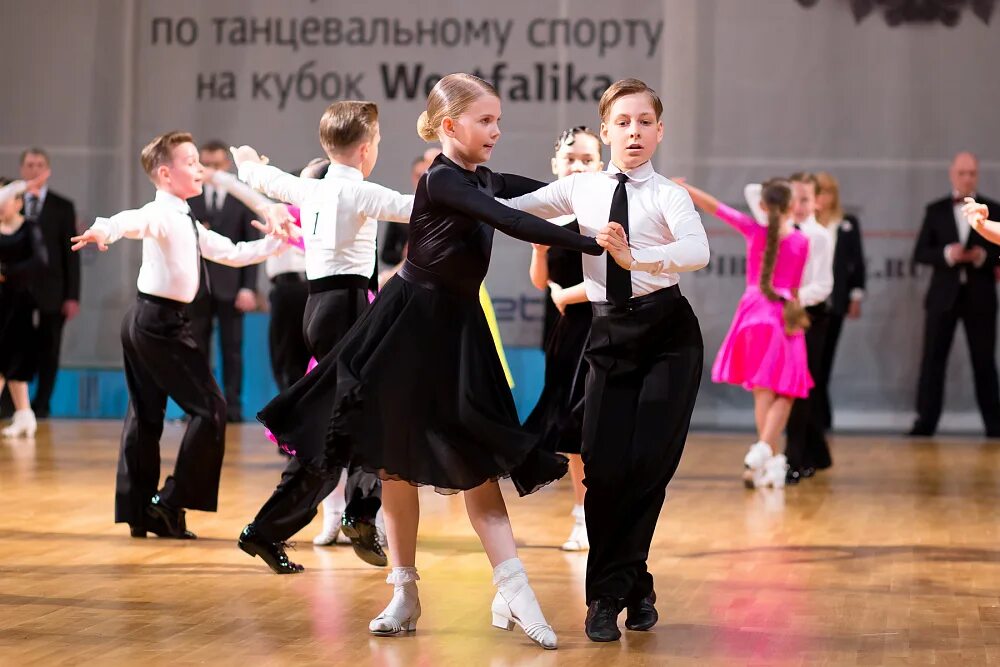 соревнования по бальным танцам. бальные танцы чемпионат россии 2022 латино. скрутинер результаты по бальным танцам 2024. судья по бальным танцам. никитин бальные танцы.